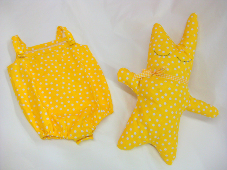 Studiofluido - Tutina body bebè gialla e pupazzo